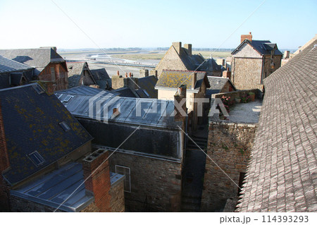 朝のモンサンミッシェル フランス 114393293