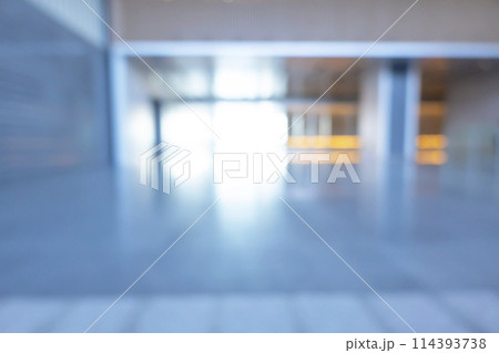 ビジネス街の背景ぼかし 114393738