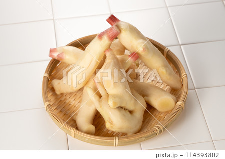 さわやかな香りとみずみずしさの新生姜 114393802
