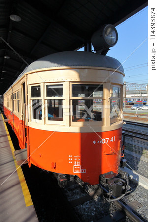 レトロ車両・流線形の頭部・キハ07形41号気動車の後部と尾灯 114393874