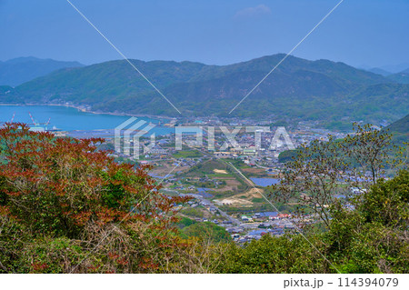 愛媛県今治市の亀老山展望公園から北側の眺望(吉海町幸新田,大頭山,念仏山など) 愛媛県今治市の亀老山展望公園から北側の眺望(吉海町幸新田,大頭山,念仏山など) 114394079
