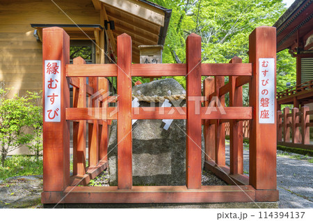 新緑の季節　むすびの磐座 114394137