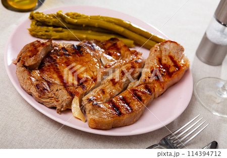 Beef steak with asparagus 114394712
