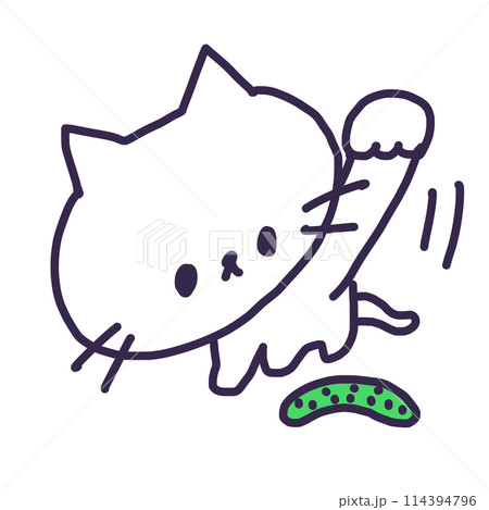 キュウリに猫パンチしているかわいい白い色の子猫のイラスト 114394796
