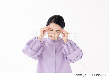 ミドル女性 ポートレート 頭痛 ミドル女性 ポートレート 頭痛 114395084