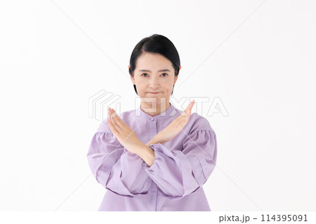 ミドル女性 ポートレート バツ ミドル女性 ポートレート バツ 114395091