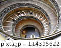 バチカン美術館の螺旋階段 114395622