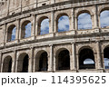 晴れた日のコロッセオから見える空 114395625