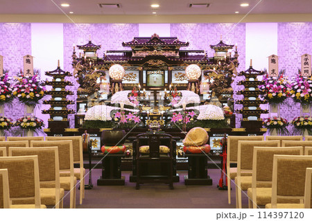 葬式会場 祭壇のイメージ画像 葬式会場 祭壇のイメージ画像 114397120