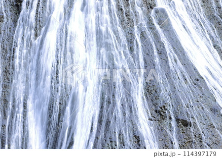 冬の袋田の滝 114397179
