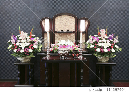 小規模な葬儀　会食イメージ素材 114397404