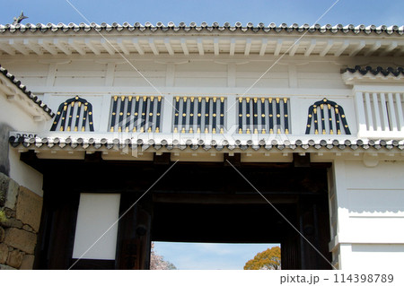 日本の城　姫路城「菱の門」 114398789