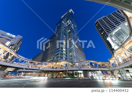 あべのハルカス　夜景　早い時間帯【同アングル1/2】 114400452