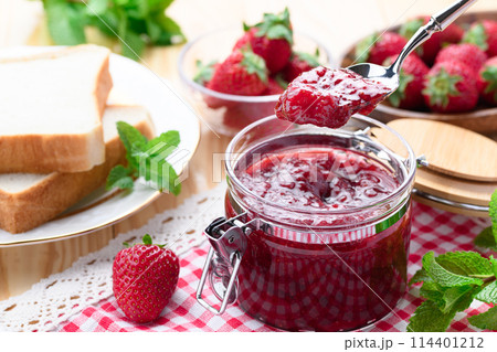 手作りの苺ジャム　（和歌山県産 まりひめ） 114401212