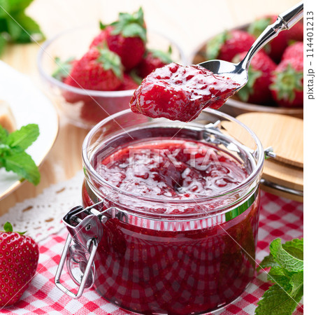 手作りの苺ジャム　（和歌山県産 まりひめ） 114401213