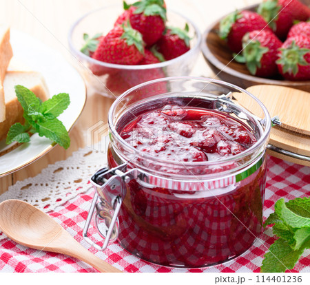 手作りの苺ジャム　（和歌山県産 まりひめ） 114401236