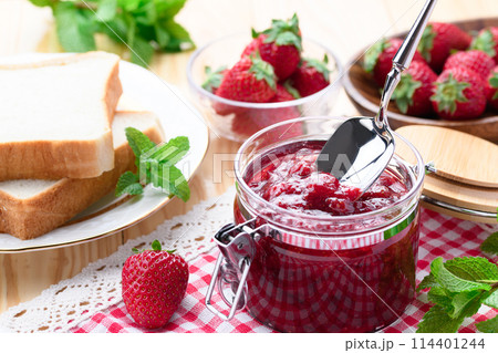 手作りの苺ジャム　（和歌山県産 まりひめ） 114401244