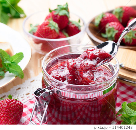 手作りの苺ジャム (和歌山県産 まりひめ) 手作りの苺ジャム (和歌山県産 まりひめ) 114401248