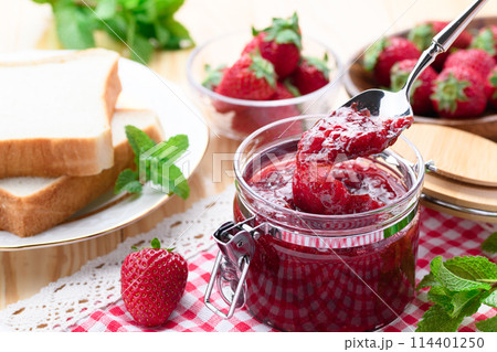 手作りの苺ジャム　（和歌山県産 まりひめ） 114401250