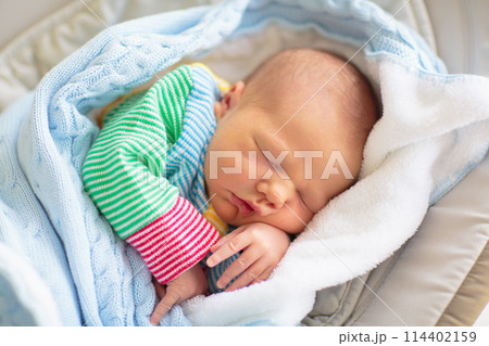 Newborn baby boy in hospital cot 114402159