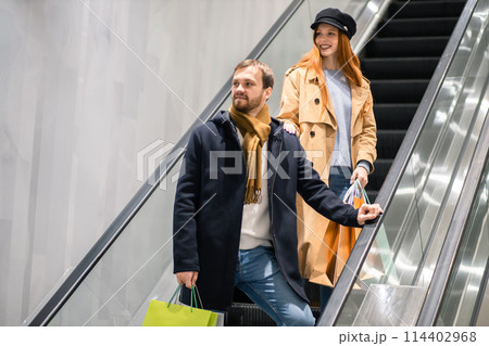 beautiful caucasian couple enjoy shopping together beautiful caucasian couple enjoy shopping together 114402968