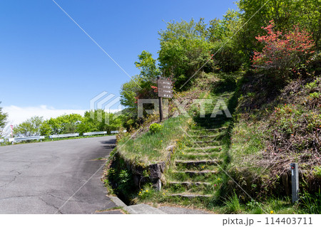 伊香保森林公園　つつじヶ丘休憩所の入口　群馬県榛名山 114403711
