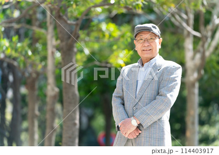 シニア男性　ポートレート 114403917