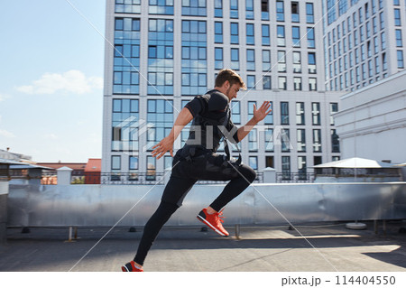 hardworking sportsman trying to break his record hardworking sportsman trying to break his record 114404550