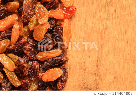 Border frame of raisin on wooden background Border frame of raisin on wooden background 114404805