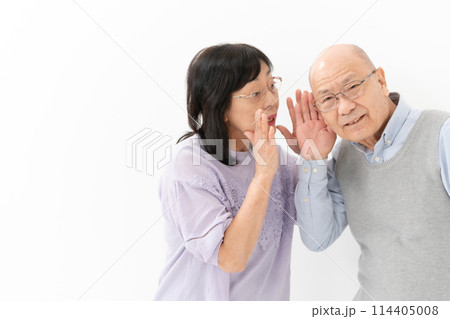 シニア夫婦　難聴 114405008
