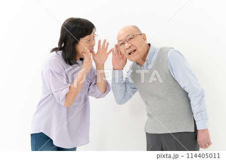 シニア夫婦　難聴 114405011