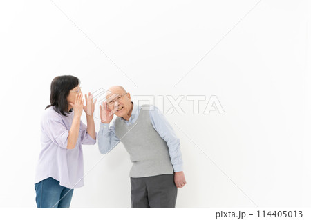 シニア夫婦　難聴 114405013