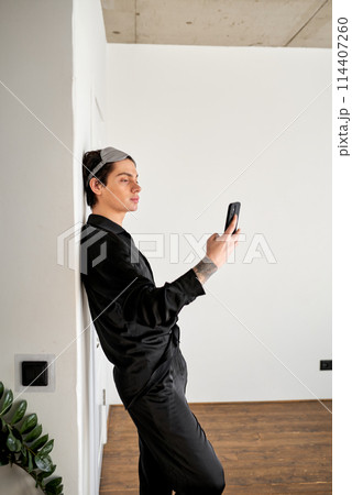 serious young man using his cell phone 114407260