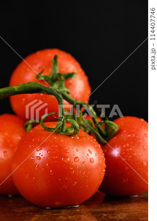 Fresh ripe red tomatoes branch Fresh ripe red tomatoes branch 114407746