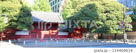 東京大学赤門　本郷キャンパスの旧加賀屋敷御守殿門（ごしゅでんもん）国の重要文化財　東京都文京区本郷 114408614