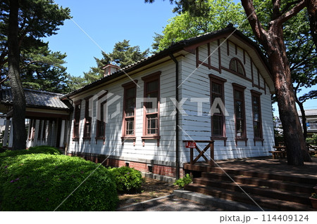 群馬県指定重要文化財　前橋市蚕糸記念館（旧蚕糸試験場事務棟） 114409124