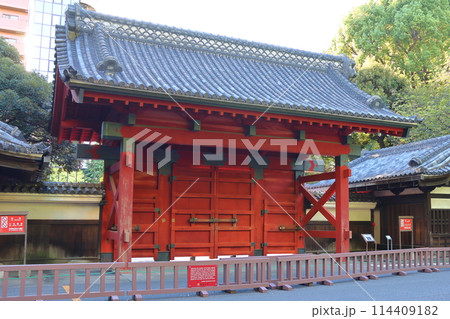 東京大学赤門　本郷キャンパスの旧加賀屋敷御守殿門（ごしゅでんもん）国の重要文化財　東京都文京区本郷 114409182