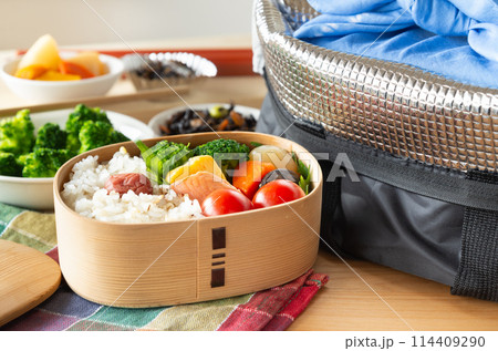 曲げわっぱのお弁当と保冷バッグ　弁当作り　お弁当箱 114409290