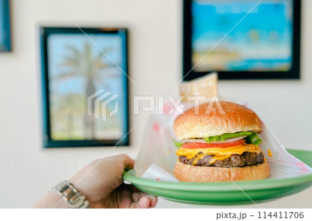 チーズバーガー 114411706