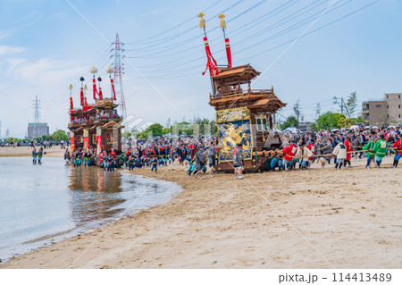 亀崎潮干祭最大の見せ場、海浜曳き下ろし〈愛知県半田市〉 亀崎潮干祭最大の見せ場、海浜曳き下ろし〈愛知県半田市〉 114413489