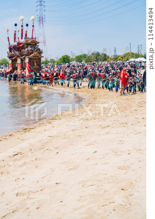 亀崎潮干祭最大の見せ場、海浜曳き下ろし〈愛知県半田市〉 亀崎潮干祭最大の見せ場、海浜曳き下ろし〈愛知県半田市〉 114413494