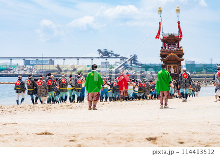 亀崎潮干祭最大の見せ場、海浜曳き下ろし〈愛知県半田市〉 亀崎潮干祭最大の見せ場、海浜曳き下ろし〈愛知県半田市〉 114413512