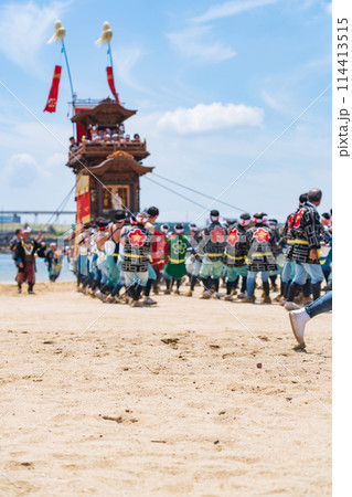 亀崎潮干祭最大の見せ場、海浜曳き下ろし〈愛知県半田市〉 亀崎潮干祭最大の見せ場、海浜曳き下ろし〈愛知県半田市〉 114413515