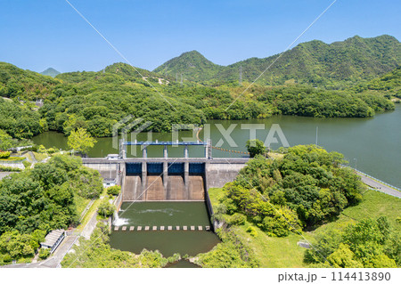 香川県のバス釣りの名所の府中湖 114413890