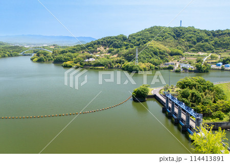 香川県のバス釣りの名所の府中湖 香川県のバス釣りの名所の府中湖 114413891