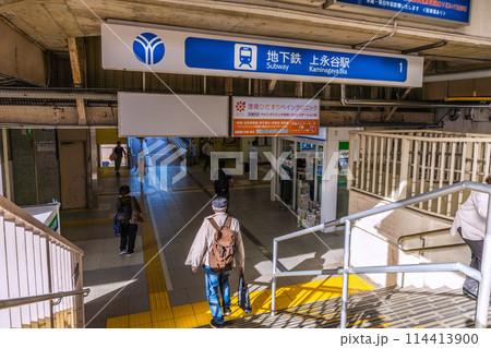 日本の横浜都市景観 横浜市営地下鉄 上永谷駅などを望む 日本の横浜都市景観 横浜市営地下鉄 上永谷駅などを望む 114413900