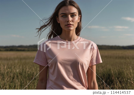 ピンク無地のTシャツを着た女性-2 [AI生成・プロ仕上げ] 114414537