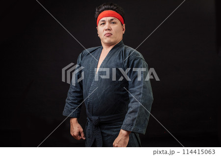 Fat karate fighter posing to the camera. boss in karate 114415063