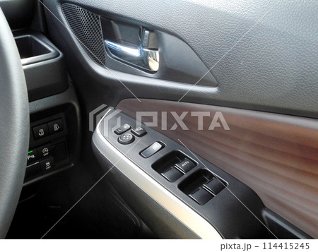 運転席のドアトリムとパワーウィンドウスイッチ 運転席のドアトリムとパワーウィンドウスイッチ 114415245