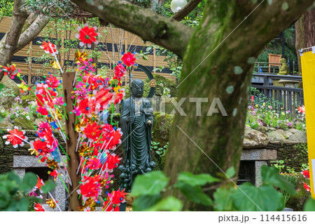 Jizo Bosatsu Buddha statue with many baby at Nanzoin temple 114415616